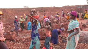 Manual workers at Bodai Daldali mines